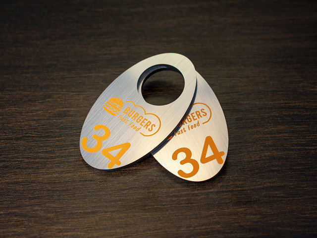 платиковый номерок овальной формы